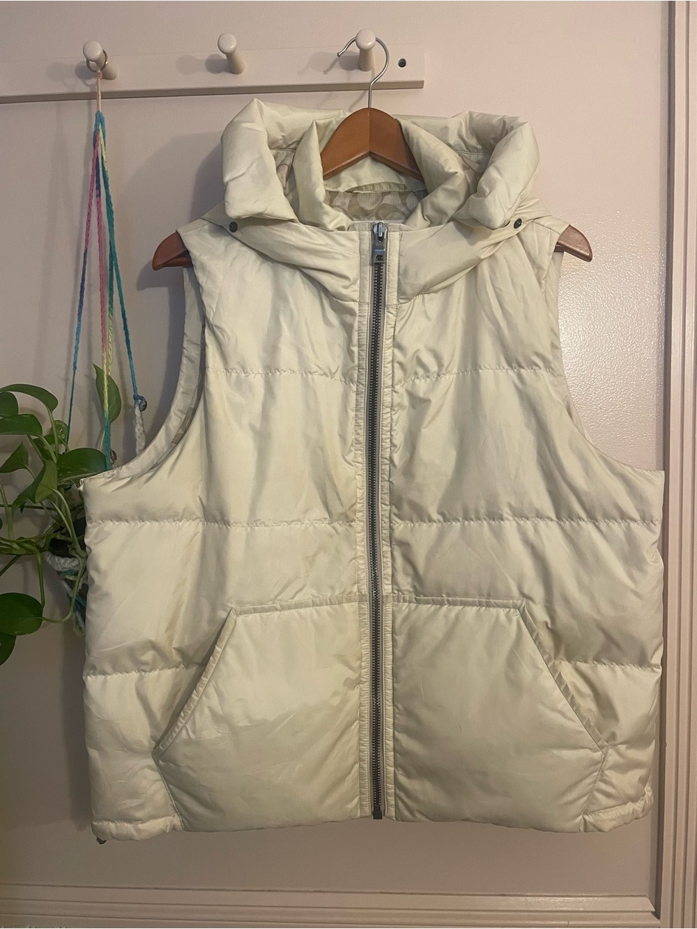 COACH Cream Puffer Vest XL